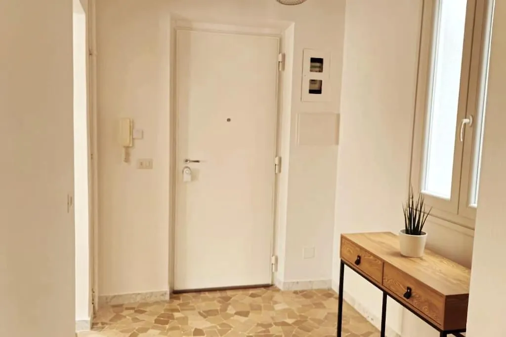 Casakico Elegante Centrale 2-Bdr Metro 10 Min Colosseo Rome