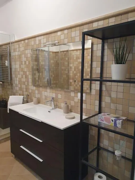 Apartment Casakico Elegante Centrale 2-Bdr Metro 10 Min Colosseo Rome