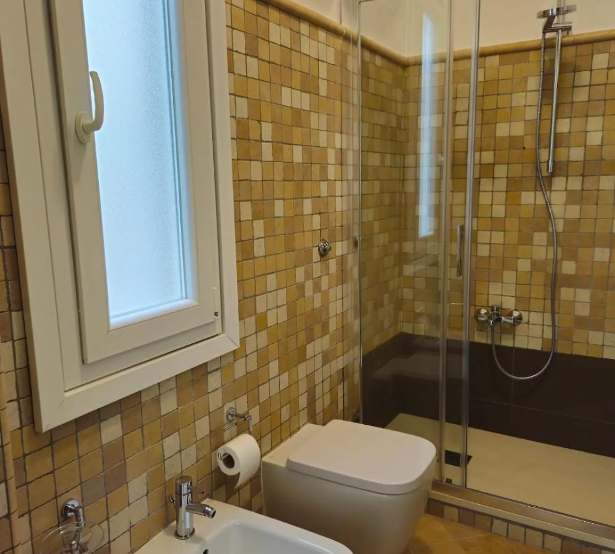 Casakico Elegante Centrale 2-Bdr Metro 10 Min Colosseo Rome